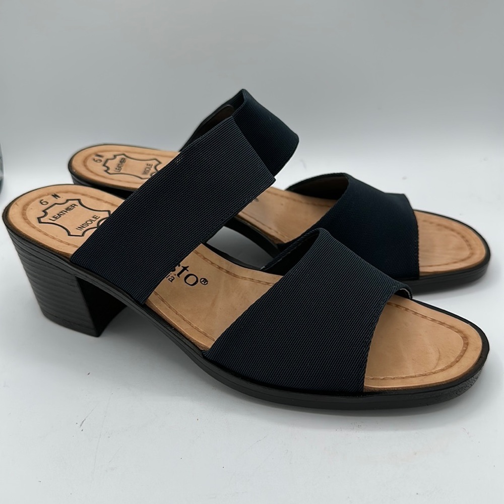 Callisto of California navy sandals, size 6N